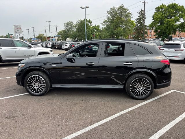Used 2025 Mercedes-Benz GLC 350e 4MATIC image 3