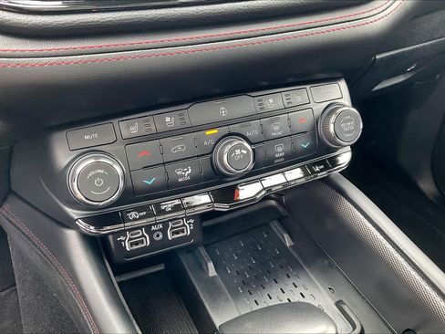 Used 2025 Dodge Durango GT image 33