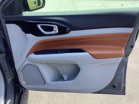 Used 2024 Jeep Compass Limited image 36