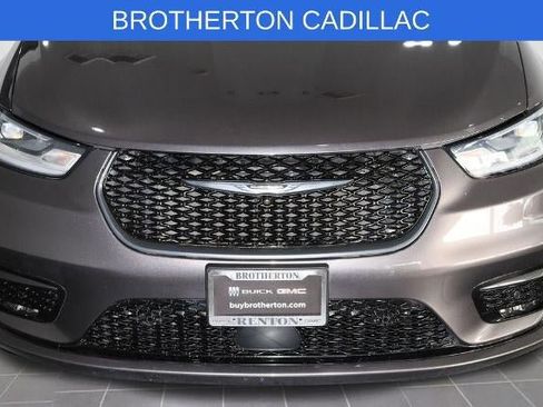Used 2023 Chrysler Pacifica Limited w/ S Appearance Package FWD image 12