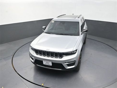 New 2025 Jeep Grand Cherokee Limited image 10