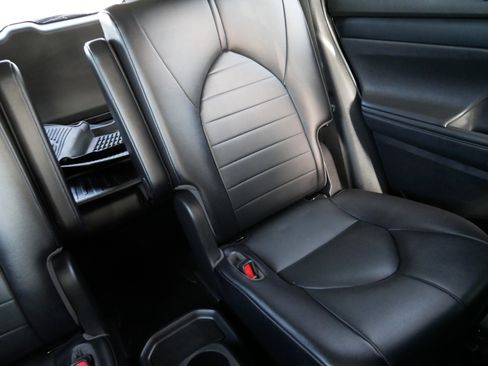 Used 2021 Toyota Highlander XLE image 14