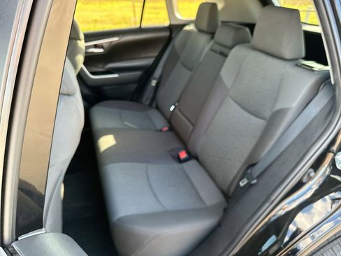 Used 2022 Toyota RAV4 XLE image 21