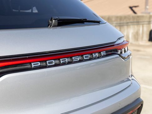 Certified 2026 Porsche Macan AWD/4WD image 22