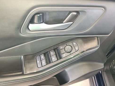 Used 2025 Nissan Rogue SV FWD image 29