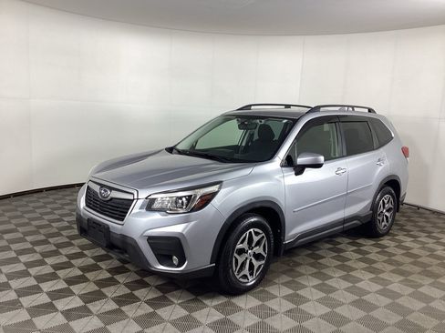 Used 2019 Subaru Forester Premium AWD/4WD image 5