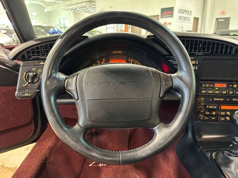 Used 1993 Chevrolet Corvette Convertible RWD image 38