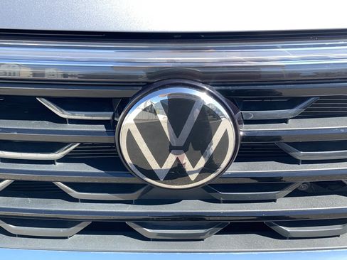 Used 2024 Volkswagen Atlas Cross Sport SE AWD/4WD image 25