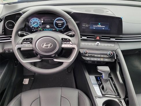 New 2025 Hyundai Elantra Limited image 4
