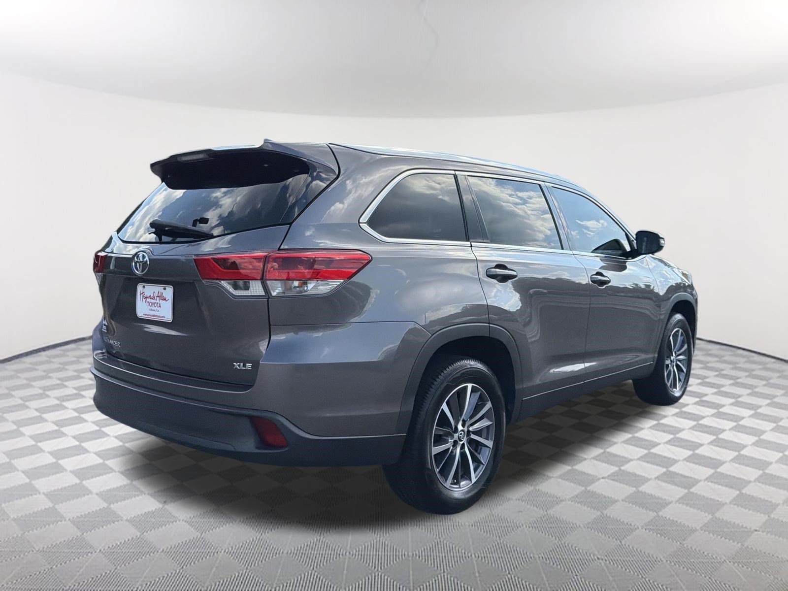 Used 2019 Toyota Highlander XLE FWD image 15