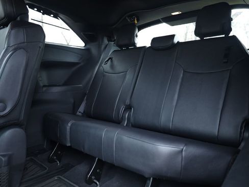 Used 2025 Toyota Sienna Platinum image 18