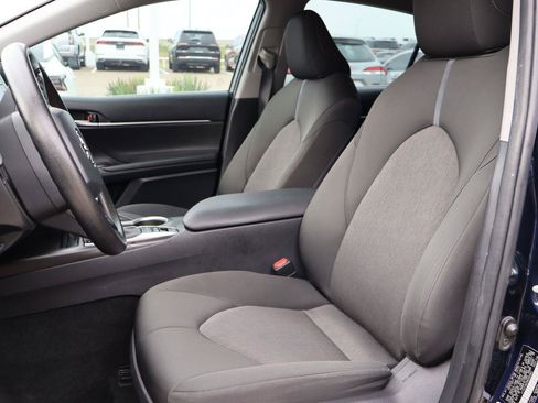Used 2022 Toyota Camry LE FWD image 9