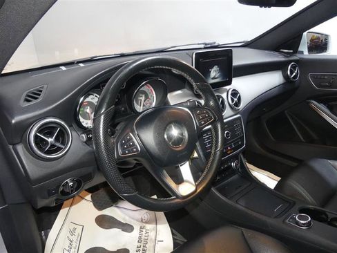 Used 2015 Mercedes-Benz CLA 250 4MATIC image 22