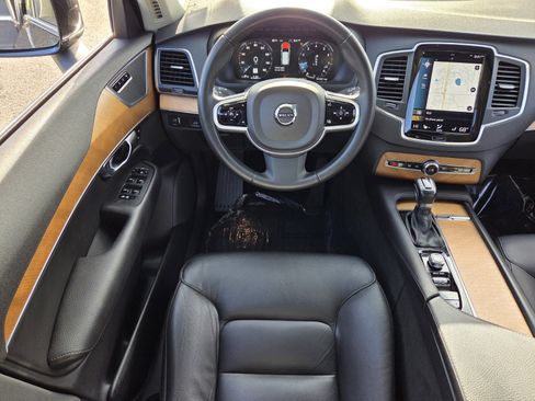 Used 2021 Volvo XC90 T6 Momentum w/ Protection Package Premier image 13