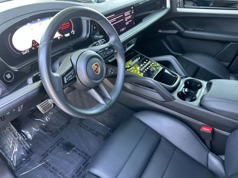 Certified 2024 Porsche Cayenne S AWD/4WD image 4