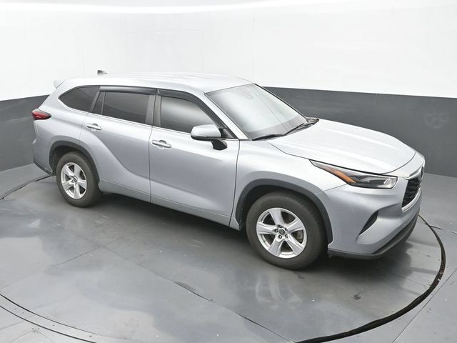 Used 2023 Toyota Highlander L FWD image 13
