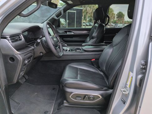 Used 2024 Jeep Wagoneer 4WD image 18