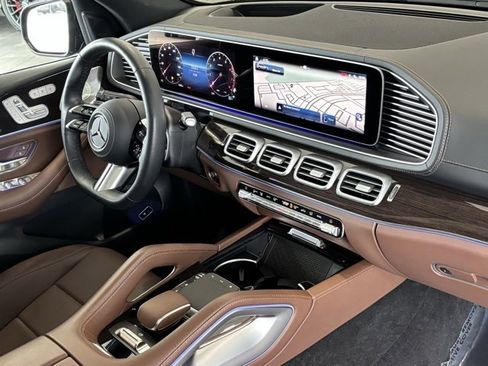 Used 2025 Mercedes-Benz GLS 450 4MATIC image 30