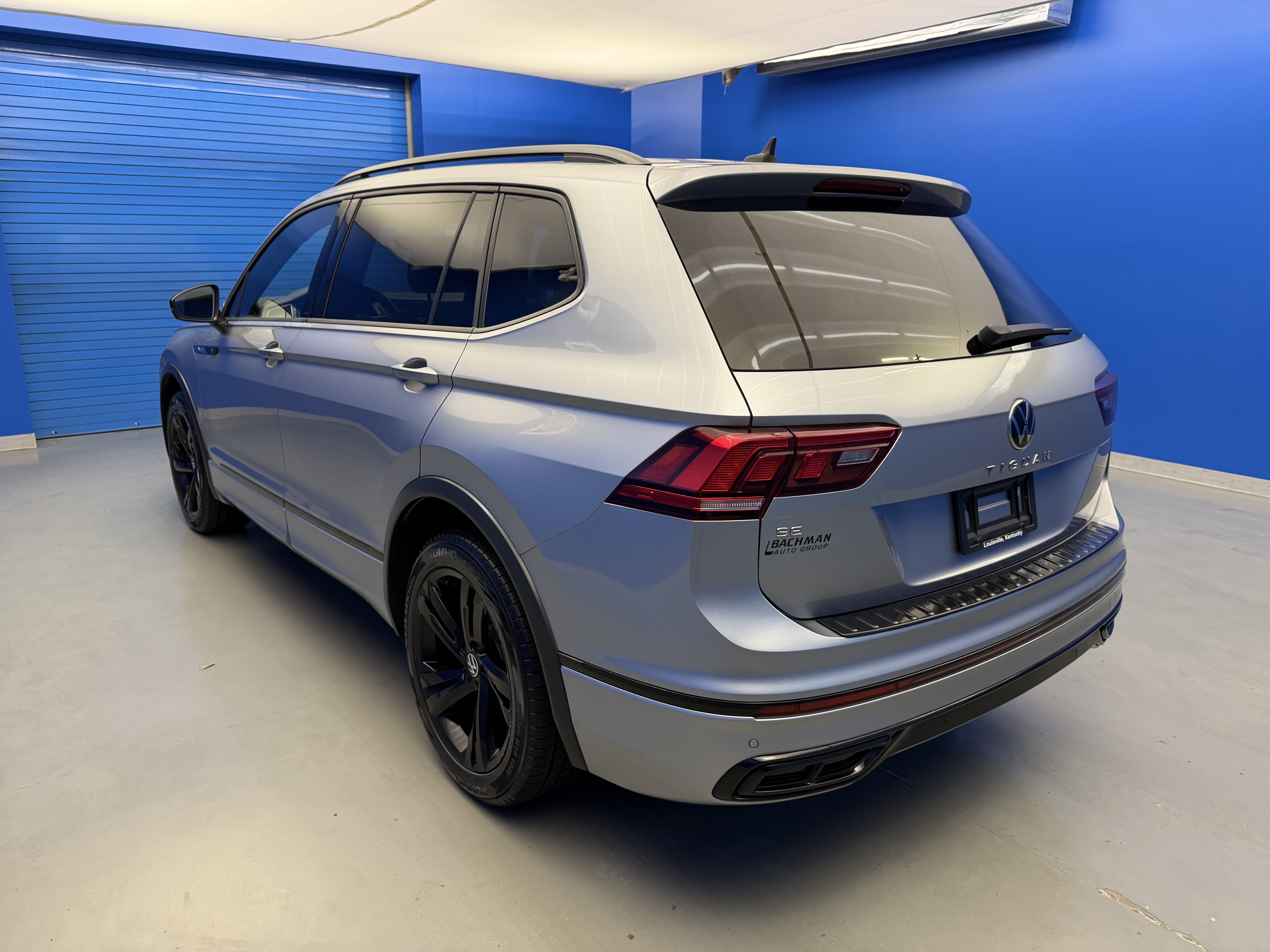 Used 2023 Volkswagen Tiguan SE R-Line FWD image 5