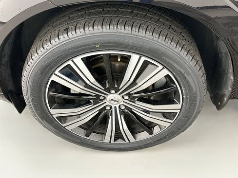 Used 2023 Volvo XC60 B5 Plus w/ Climate Package image 11