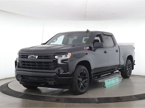 Used 2024 Chevrolet Silverado 1500 RST w/ Z71 Off-Road Package AWD/4WD image 10
