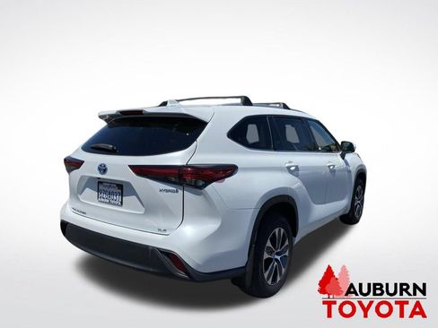 Used 2022 Toyota Highlander XLE AWD/4WD image 7