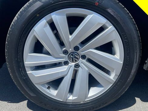 Certified 2022 Volkswagen Atlas Cross Sport SE AWD/4WD image 11