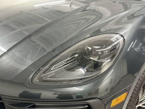 Certified 2025 Porsche Macan AWD/4WD image 32