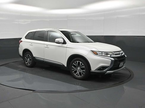 Used 2018 Mitsubishi Outlander SE AWD/4WD image 3