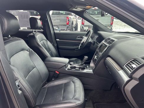 Used 2017 Ford Explorer Limited image 21