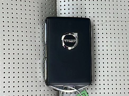 Used 2023 Volvo XC60 B6 Ultimate w/ Climate Package image 29