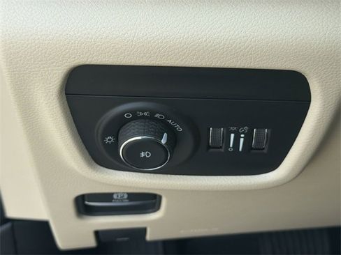 New 2026 Jeep Grand Cherokee L Limited image 31