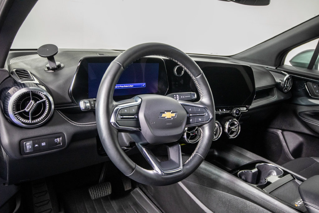 Used 2024 Chevrolet Blazer EV LT AWD/4WD image 17