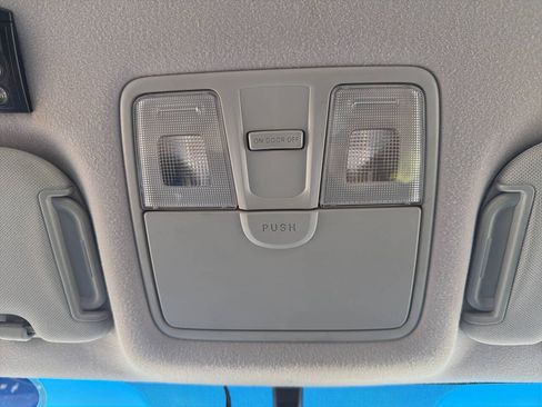 Used 2015 Hyundai Elantra Limited FWD image 17