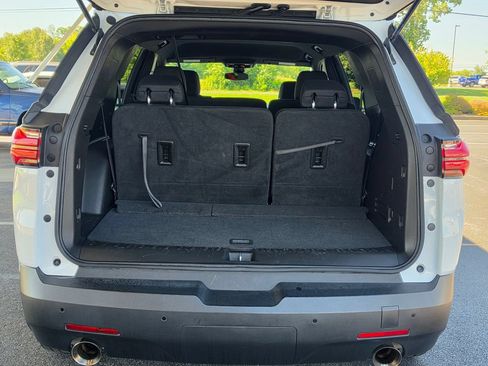 Used 2023 Chevrolet Traverse LT FWD image 35