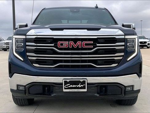 Used 2023 GMC Sierra 1500 SLT image 2