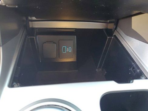 Certified 2020 Ford Explorer Platinum w/ Premium Technology Package image 33