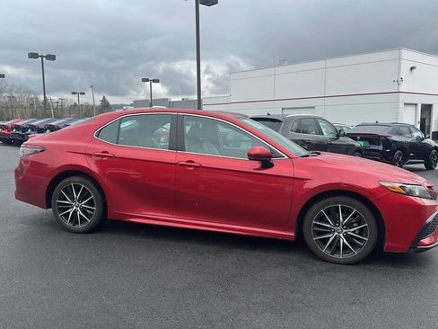 Certified 2021 Toyota Camry SE image 15