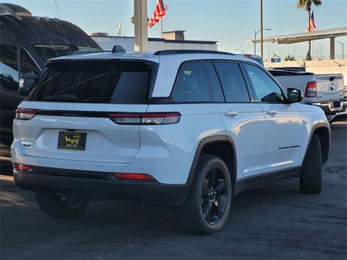 Certified 2023 Jeep Grand Cherokee Altitude image 4