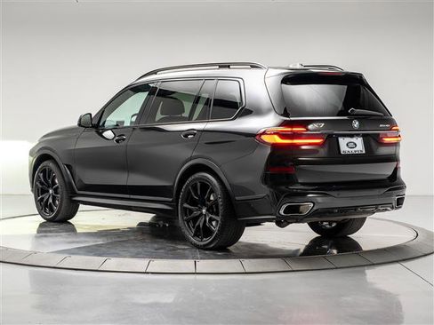Used 2023 BMW X7 xDrive40i w/ Executive Package image 3