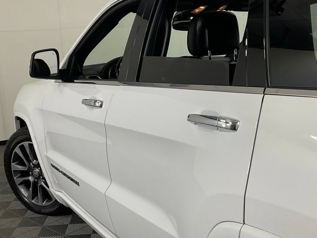 Used 2017 Jeep Grand Cherokee Overland AWD/4WD image 33