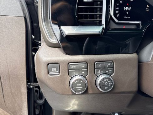 Used 2026 GMC Sierra 1500 SLT AWD/4WD image 19