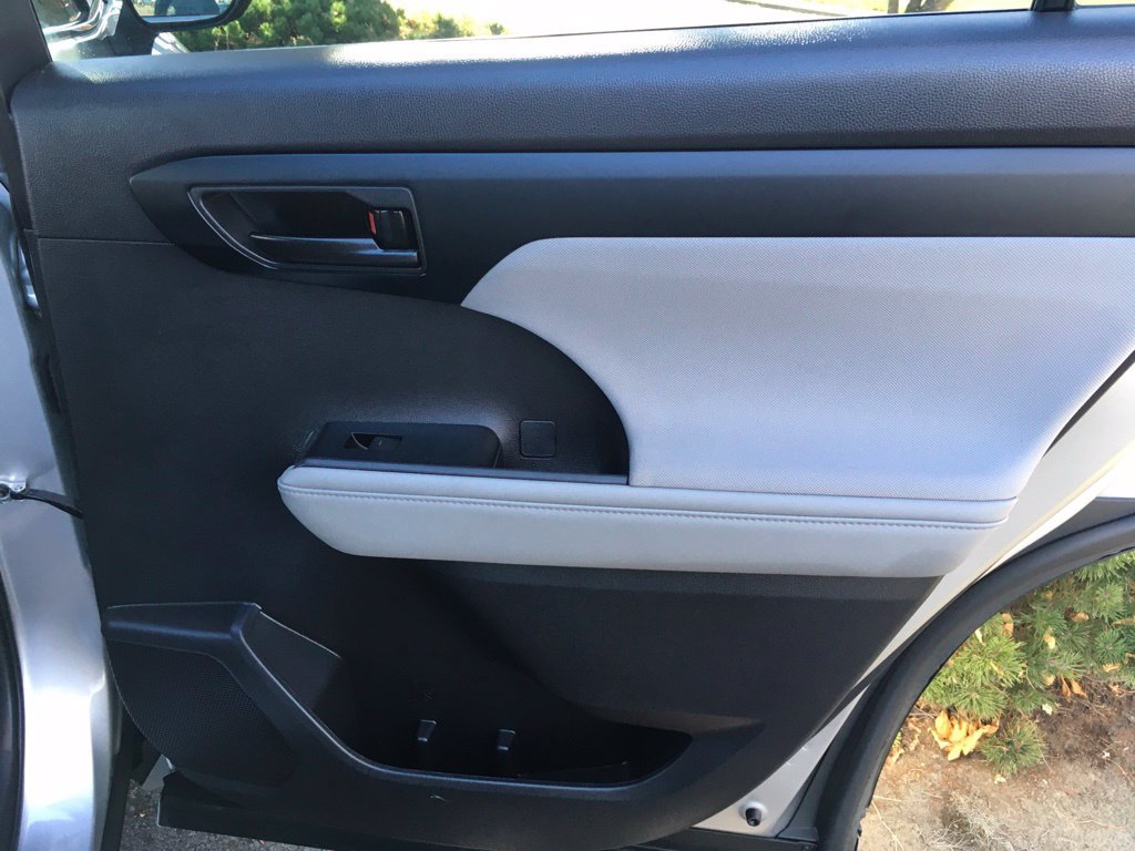 Used 2023 Toyota Highlander L FWD image 29