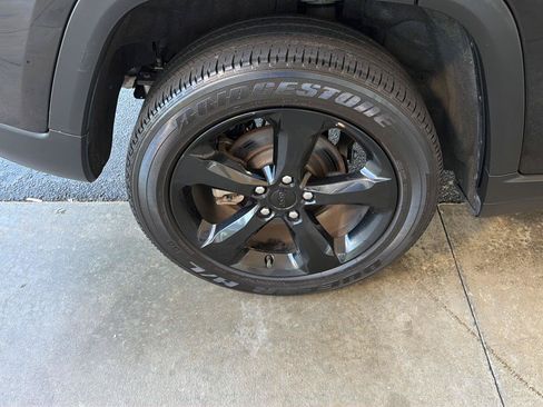 Used 2023 Jeep Grand Cherokee Altitude AWD/4WD image 38