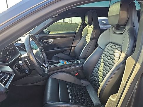 Used 2022 Audi e-tron GT Prestige w/ Prestige Package image 3