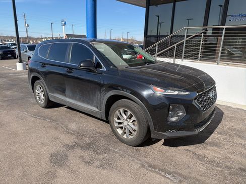 Used 2019 Hyundai Santa Fe SE image 4