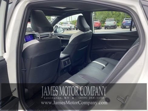 Used 2025 Toyota Camry SE image 17