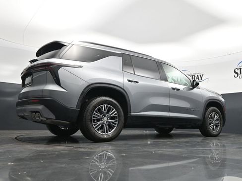 Used 2026 Chevrolet Traverse LT FWD image 32