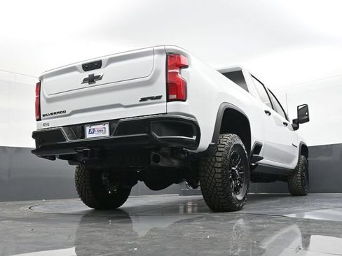 New 2026 Chevrolet Silverado 2500 ZR2 w/ LPO, Dark Essentials Package image 43