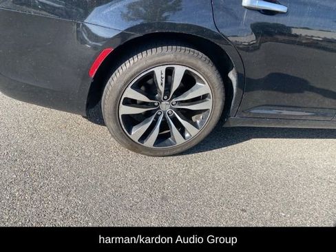 Used 2015 Chrysler 300 C Platinum w/ Harman/Kardon Audio Group RWD image 9